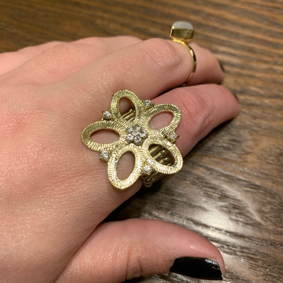 Golden Crystal Flower Ring - Picture 1 of 4
